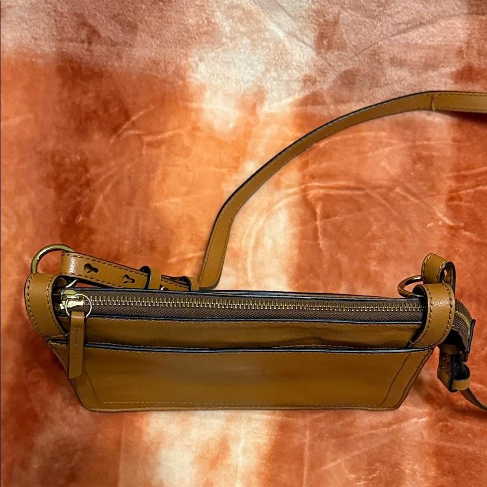 Fossil cowhide leather